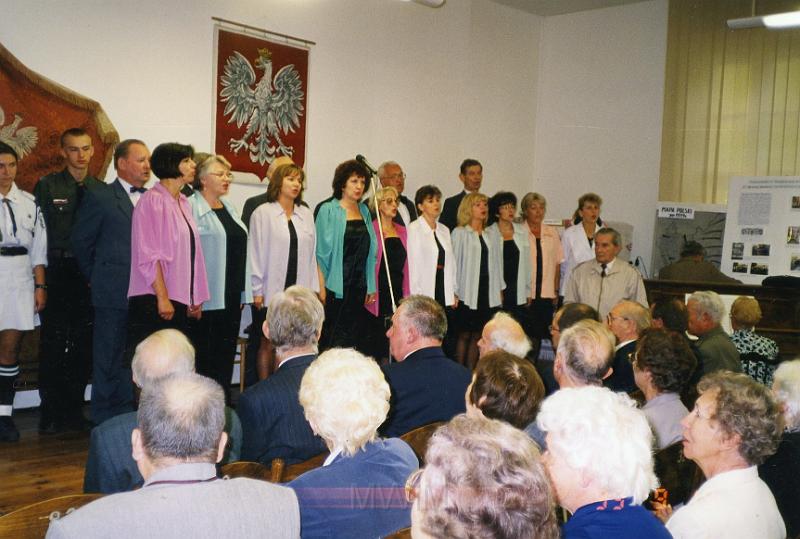 KKE 3288.jpg - Chór Moderato na uroczystości rocznicowej TMWiP, Olsztyn, 2003 r.